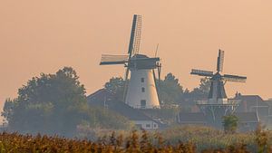 Twee molens in Ten Boer van Henk Meijer Photography