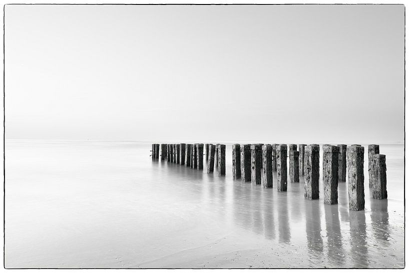 Wellenbrecher Westkapelle schwarz-weiß high-key von Sugar_bee_photography