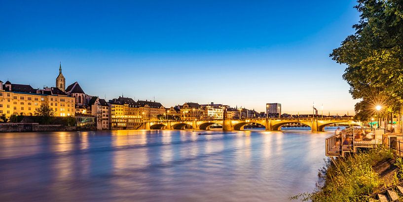 Basel in der Schweiz am Abend von Werner Dieterich