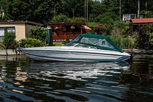 Ankerndes Sportboot
