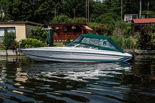 Anchoring pleasure boat