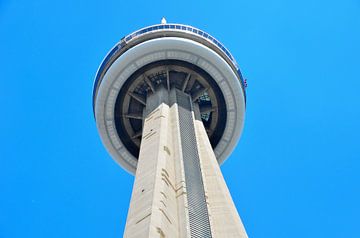 CN Tower in Toronto by Karel Frielink