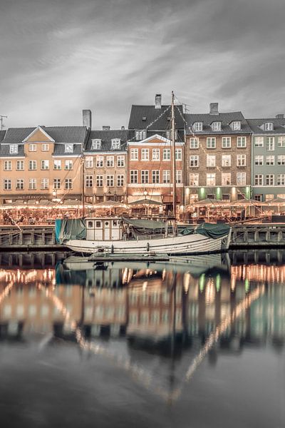 COPENHAGEN VINTAGE Avond in Nyhavn van Melanie Viola