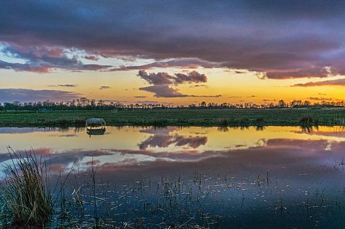 Zonsondergang in de Grootegaster molenpolder