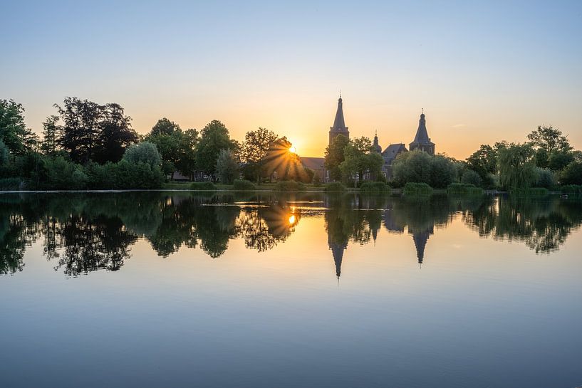 Sunrise at Hoensbroek Castle by John van de Gazelle fotografie