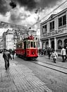 Traditionelle rote Straßenbahn in Istanbul von C. Wold Miniaturansicht