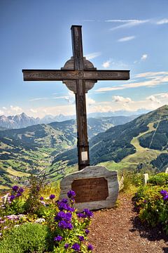 Bergkruis Zwölferkogel, 1984m., Hinterglemm. van Wim Jacobs