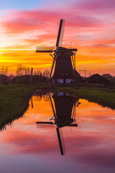 Reflectie windmolen de Onrust van Sander Hupkes