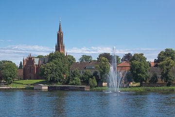 Klooster Malchow aan het meer van Malchow in Mecklenburg-Vorpommern van Katrin May