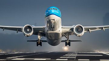 Boeing 777 de KLM à l'aéroport de Schiphol sur Dennis Janssen