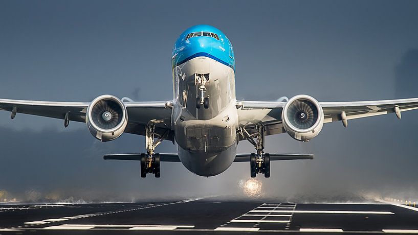 Boeing 777 de KLM à l'aéroport de Schiphol par Dennis Janssen