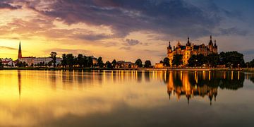 Ligne d'horizon de Schwerin au coucher du soleil sur Frank Herrmann