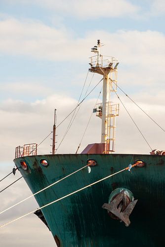 De boeg in de haven klaar voor vertrek van scheepskijkerhavenfotografie