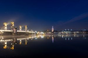 Kampen Stadtfront mit Neuer Brücke am Morgen
