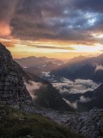 Sunbeams wake up the valley