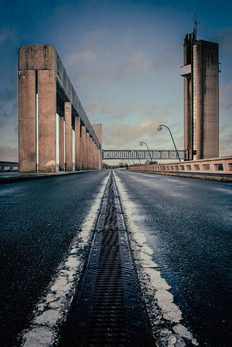 De weg naar de meren van de eau d'Heure