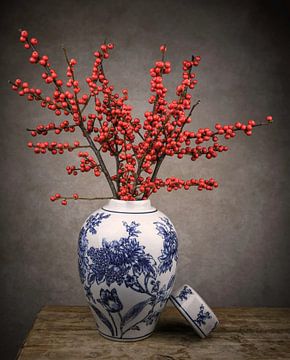 Still life berries in vase: "Red white blue"