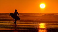 Surfers Sunset par M DH Aperçu