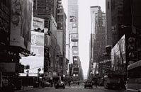 Times Square, New York, zwart wit (analoog) van Lisa Berkhuysen thumbnail