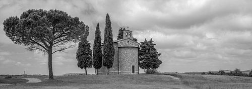 Monochrome Tuscany in 6x17 format, Cappella Madonna di Vitaleta II
