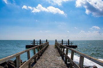 Aanlegsteiger in het ijsselmeer bij de afsluitdijk. van Arjan van der Veer