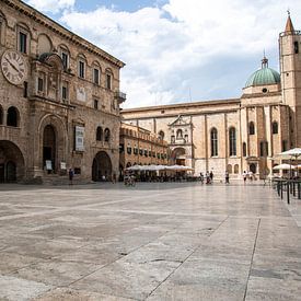 Place du village italien, Ascoli Piceno sur Stephanie Egberts