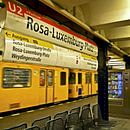 Metrolijn U2 bij Rosa-Luxemburg-Platz in Berlijn-Mitte van Silva Wischeropp thumbnail