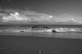 Plage de Zélande à Oostkapelle en noir et blanc