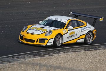 Gele Porsche 911 GT3 van Maurice de vries