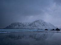Spiegelung am Skagsanden Strand, Lofoten Inseln