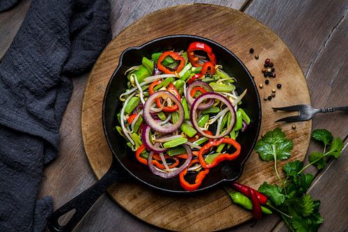 Groenten in een gietijzeren pan, vegetables in cast iron