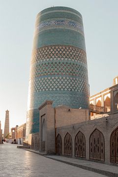 Turquoise mozaïek toren tijdens zonsopgang | reisfotografie print | Khiva Oezbekistan