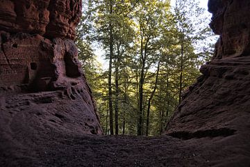 Die Genovevahöhle ist eine Höhle in der Nähe von Trier und besticht durch ihre wunderschönen Rottöne. von Martin Köbsch
