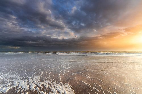 Blue versus Orange beach