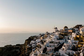 Sunset in Oia, Santorini by Laura de Roeck