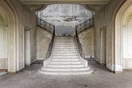 Verlassene Gebäude mit wunderschöner Architektur von Gentleman of Decay