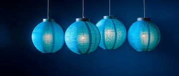 Blauwe papieren lampions van Poster Art Shop