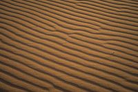 Structuren in het zand in de duinen van Marokko