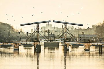 De Magere Brug over de Amstel rivier in Amsterdam van Frans Lemmens