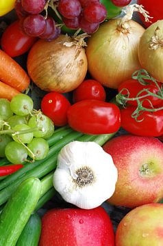 Obst und Gemüse frisch auf dem Tisch von Tanja Riedel
