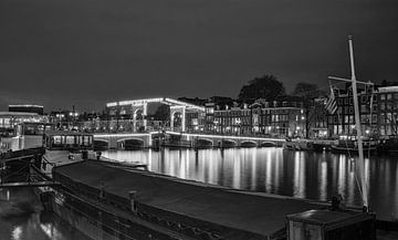 Avond bij de Magere brug in Amsterdam