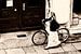 Vrouw met fiets van Kim Verhoef