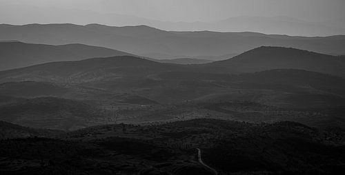 vergezicht over de bergen, gezien vanaf Kocatepe Anıtı'ndan