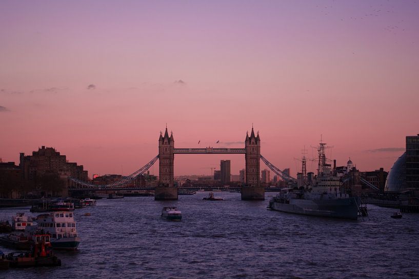 London by Hello Pompoyo