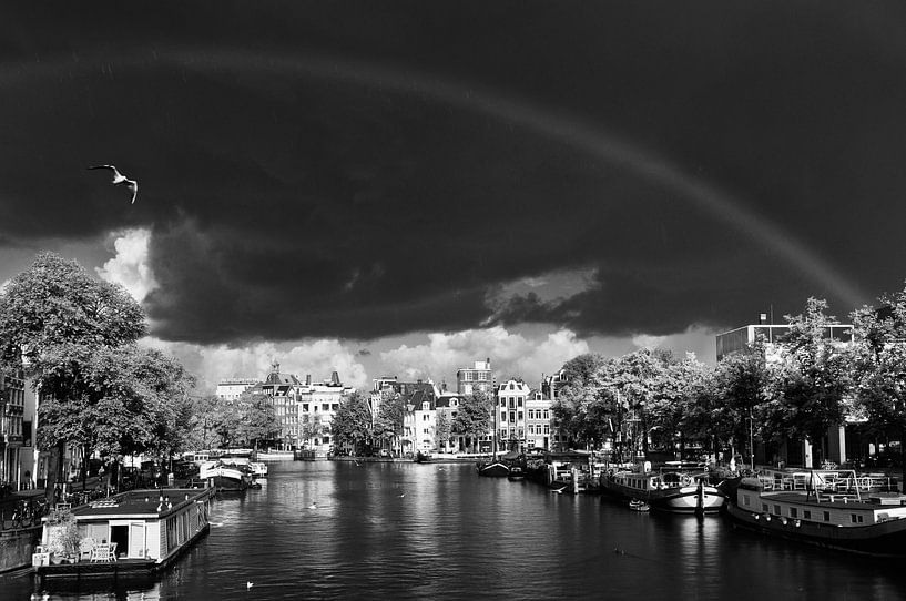 Regenboog over de Amstel by Tom Elst