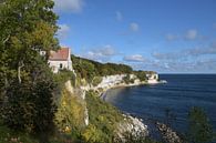 Oude kerk in Hoejerup, toeristische attractie bij Stevns Klint de krijtrots op het Deense eiland Zee van Maren Winter thumbnail