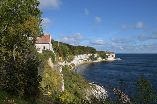 Alte Kirche in Hoejerup, Touristenattraktion bei Stevns Klint der Kreidefelsen auf der dänischen Ins
