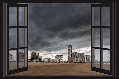 Dunkle Wolken über Vlissingen (Zeeland) vom Fenster aus