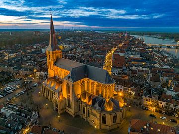 Kampen Bovenkerk dans la vieille ville au coucher du soleil