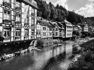 Monschau in de Eifel 7 Zwart-wit van Jörg Hausmann